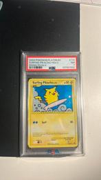 Surfing Pikachu-Holo Psa 7, 2009 Pokemon Platinim, Hobby en Vrije tijd, Verzamelkaartspellen | Pokémon, Ophalen of Verzenden, Nieuw