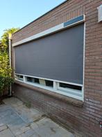 Screen met zonnepaneel en Somfy IO motor, Ophalen, Elektrisch, Zo goed als nieuw, 150 tot 300 cm
