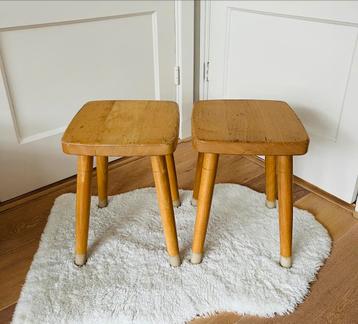 Vintage krukjes kinderkruk Schilte hout schoolkruk beschikbaar voor biedingen