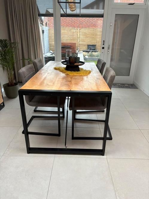 Industriële Eetkamer Tafel (Mango Hout), Huis en Inrichting, Complete eetkamers, Zo goed als nieuw, Ophalen