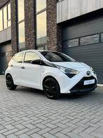 Toyota Aygo 32D KM/ 16 INCH/ CARPLAY/ CRUISE CONTROL, Voorwielaandrijving, Stof, Zwart, 4 stoelen