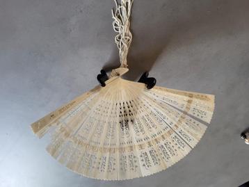 waaier elfenbeen  beschikbaar voor biedingen