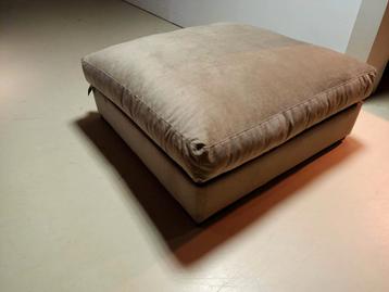 Showmodel hocker / poef Fernardo UITVERKOOP van €574,- beschikbaar voor biedingen