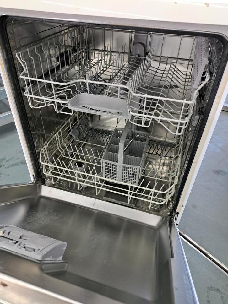 Nette vaatwasser afwasmachine Bosch  silence plus, Witgoed en Apparatuur, Vaatwasmachines, Zo goed als nieuw, Vrijstaand, 85 tot 90 cm