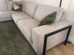 Lichtgrijze hoekbank met zwarte details, Huis en Inrichting, Banken | Bankstellen, 250 tot 300 cm, Gebruikt, Hoekbank, Ophalen of Verzenden