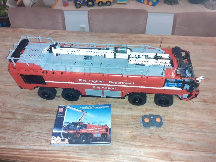 Mould king airport brandweerauto, Kinderen en Baby's, Speelgoed | Speelgoedvoertuigen, Zo goed als nieuw, Afstandsbediening, Ophalen of Verzenden