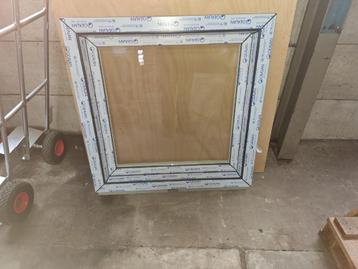 Nieuwe Kozijnen Gealan 70x70cm Antraciet(120mm profiel) beschikbaar voor biedingen