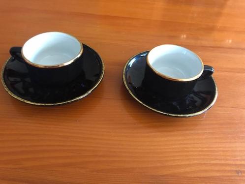 APILCO 2 espresso kopjes zwart met gouden rand, Huis en Inrichting, Keuken | Servies, Gebruikt, Kop(pen) en/of Schotel(s), Overige stijlen