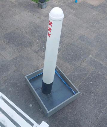 Amsterdams paaltje beschikbaar voor biedingen