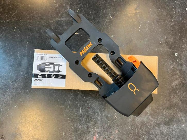 Nieuw in doos Pellenc oplaadstation charging dock Alpha accu, Tuin en Terras, Hand-tuingereedschap, Nieuw, Overige soorten, Ophalen of Verzenden
