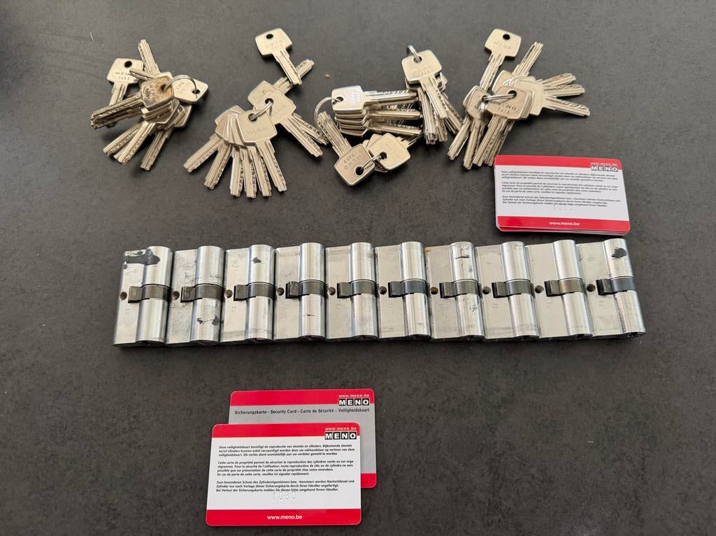 10x Meno Cilinder Slot 30-30mm + 47 Sleutels, Ophalen of Verzenden, Gebruikt, Overige materialen, Slot