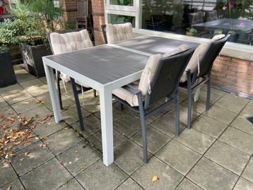Lichtgewicht tuinset incl. kussen en opberghoes en box beschikbaar voor biedingen