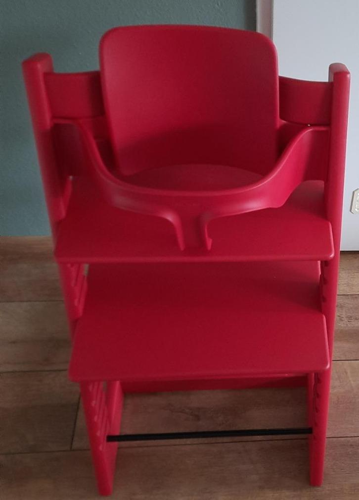 Super mooie rode stokke tripp trapp ZGAN compleet, Kinderen en Baby's, Kinderstoelen, Zo goed als nieuw, Meegroeistoel, Aanschuifbaar