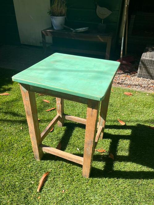 Tafeltje (groen bijzettafeltje), Huis en Inrichting, Tafels | Sidetables, Zo goed als nieuw, 25 tot 50 cm, 50 tot 100 cm, Vierkant