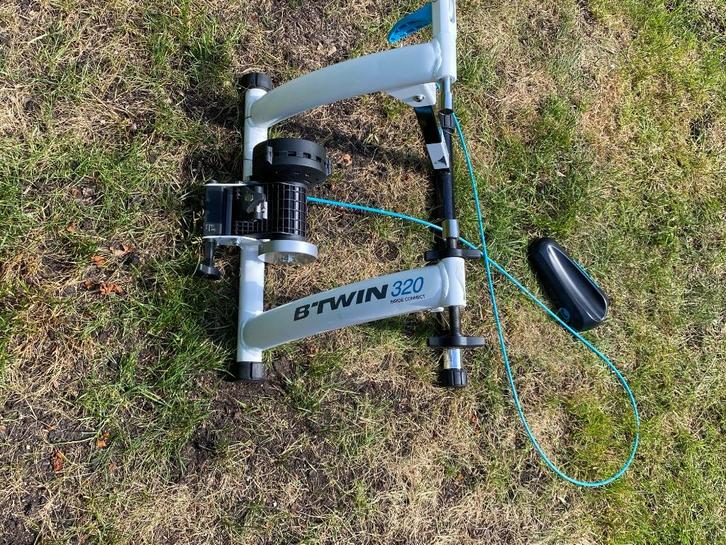 BTwin 320 fietstrainer, Sport en Fitness, Wielrennen, Zo goed als nieuw, Overige typen, Ophalen