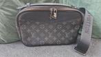 Louis Vuitton bum bag, Sieraden, Tassen en Uiterlijk, Tassen | Schoudertassen, Ophalen of Verzenden, Zwart