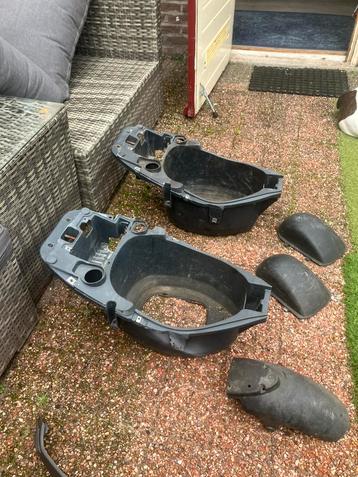 Piaggio zip 2000 zadelbak , buddybak beschikbaar voor biedingen