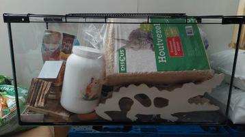 Grote glazen hamsterkooi beschikbaar voor biedingen