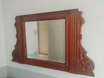 Vintage sierlijke eikenhouten spiegel beschikbaar voor biedingen