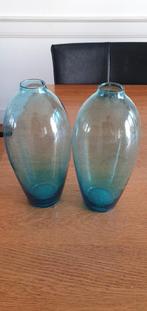 2 Blauwe Glazen Vazen - 30cm, Huis en Inrichting, Blauw, Ophalen of Verzenden, Minder dan 50 cm, Glas