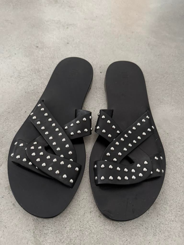 Mooie leren Toral slippers zwart met studs 1x gedragen mt 37, Kleding | Dames, Schoenen, Slippers, Zwart, Ophalen of Verzenden