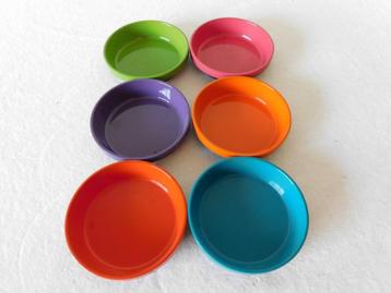 6 Vintage stapelbare onderzetters in vrolijke kleurtjes beschikbaar voor biedingen