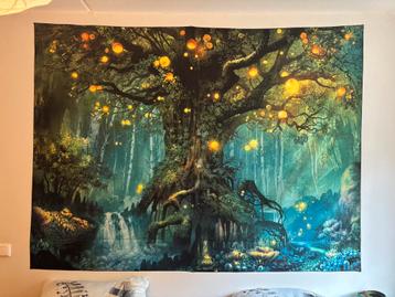 Mooie wanddoek magische boom beschikbaar voor biedingen