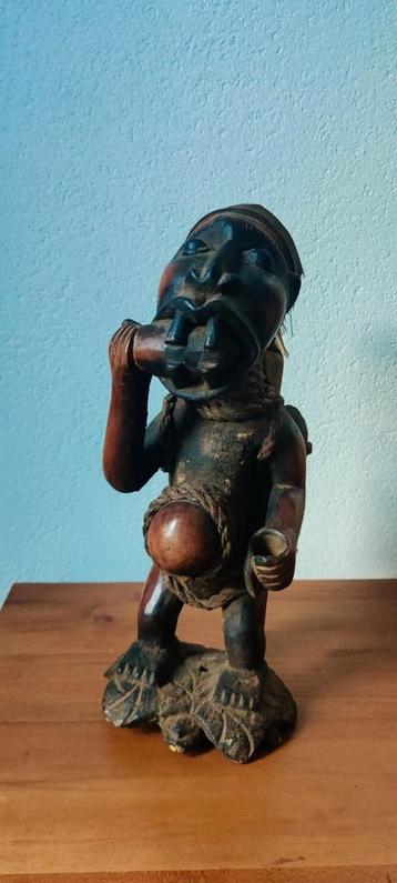 Afrikaans beeldje nkisi hout beeld van Bakongo Vili  beschikbaar voor biedingen