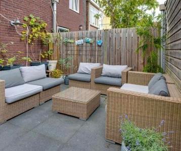 Modulaire loungeset met kussens beschikbaar voor biedingen