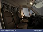 Peugeot Boxer 2.2 BlueHDi 141pk Bakwagen Laadklep Euro6 Airc, Auto's, Bestelauto's, Voorwielaandrijving, Stof, Gebruikt, 2500 kg