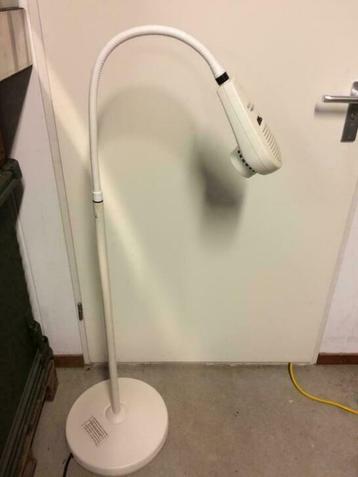 Medische onderzoekslamp Welch Allyn staand model beschikbaar voor biedingen