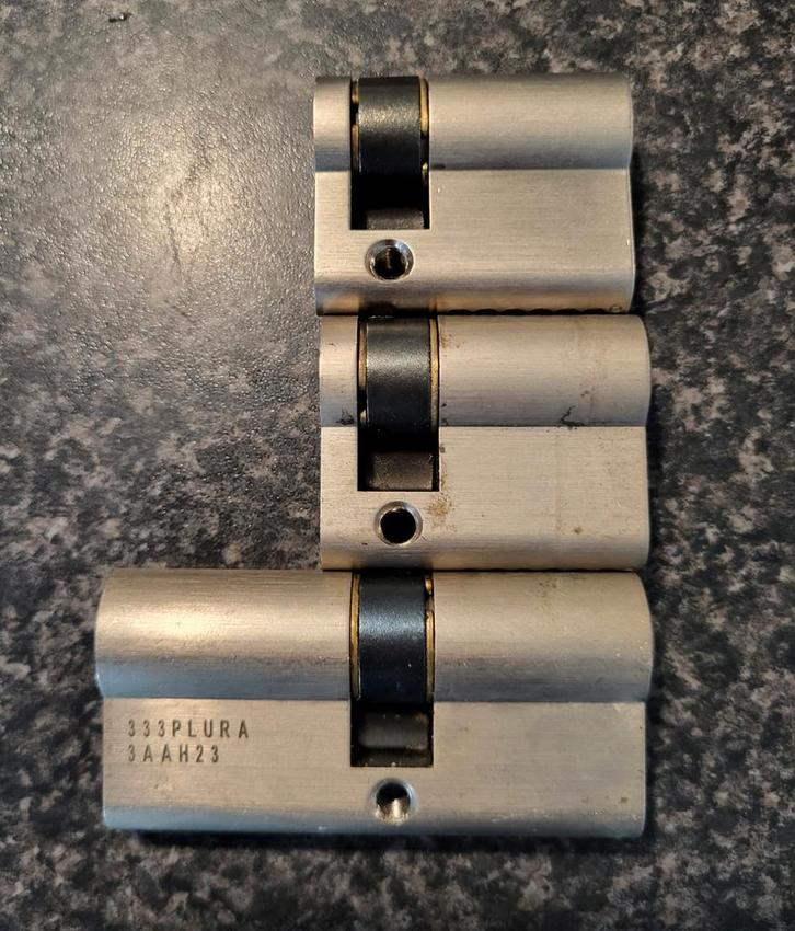 Te koop 3 cilindersloten 1x 30x35 2x 30x10, Doe-het-zelf en Verbouw, Hang- en Sluitwerk, Zo goed als nieuw, Slot, Rvs, Ophalen