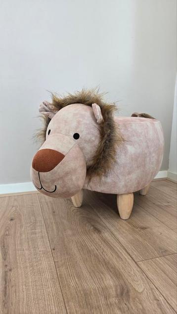 Leeuw Poef - Kinderkamer Decoratie Petite Amelie boekenkastj beschikbaar voor biedingen