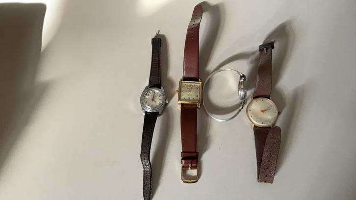 Lot 4 horloges, Sieraden, Tassen en Uiterlijk, Horloges | Dames, Gebruikt, Overige merken, Overige materialen, Ophalen