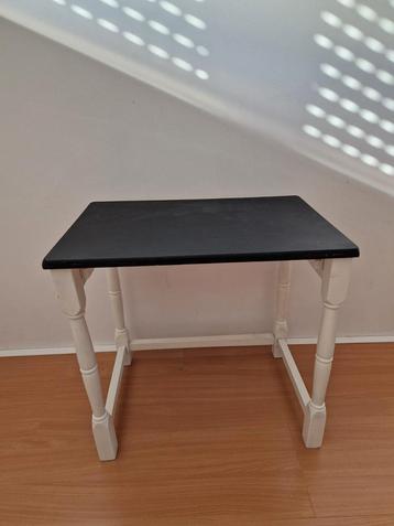 Leuk peuterbureau kinderbureau met schoolbordverf beschikbaar voor biedingen