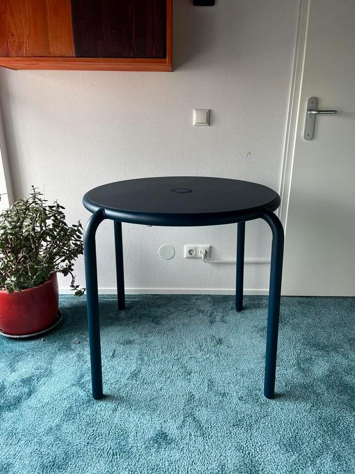Fatboy Toni Bistreau tafel in donkerblauw, Tuin en Terras, Tuintafels, Gebruikt, Rond, Aluminium, Ophalen
