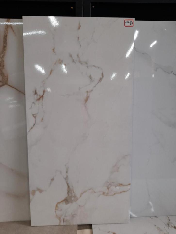 60x120cm Carrara gold marmerlook met glans €22.50, Doe-het-zelf en Verbouw, Tegels, Nieuw, Vloertegels, Keramiek, 60 cm of meer