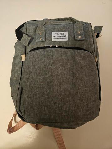 Rugzak en babybedje in 1 donkergrijs. beschikbaar voor biedingen