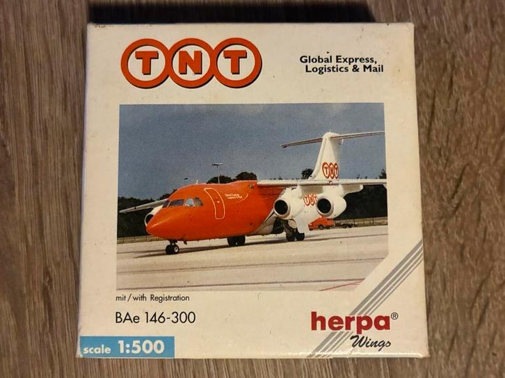 Herpa Wings TNT-Cargo BAe 146-300 (1:500), Hobby en Vrije tijd, Modelbouw | Vliegtuigen en Helikopters, Zo goed als nieuw, 1:200 of kleiner