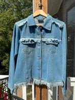 Spijkerjasje in cowboystijl. Lichte spijkerstof met franjes., Ophalen of Verzenden, Zo goed als nieuw, Blauw, W30 - W32 (confectie 38/40)