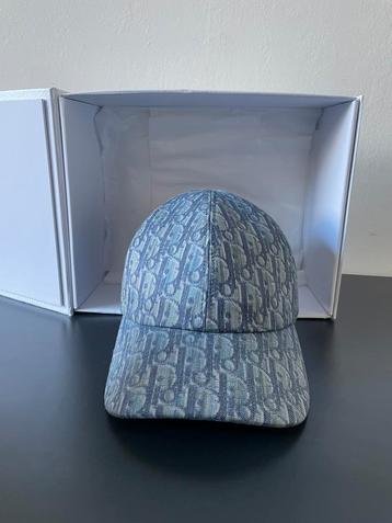 Dior pet origineel met bon beschikbaar voor biedingen