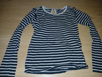 T-shirt maat 128/134 beschikbaar voor biedingen