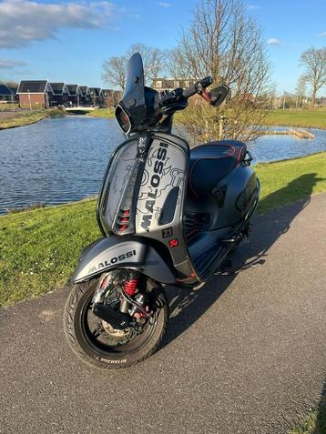 bomvolle vespa sprint full option beschikbaar voor biedingen