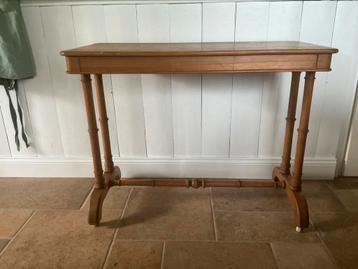 Oud grenen antiek sidetable beschikbaar voor biedingen