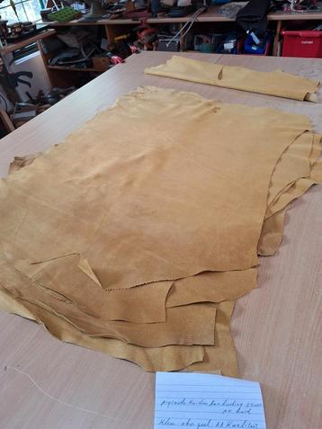 Pigsuede Huiden, AA, Aanbieding, 5 euro per huid.  beschikbaar voor biedingen
