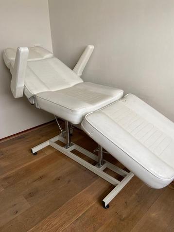  Behandel salon massage tafel GRATIS  beschikbaar voor biedingen