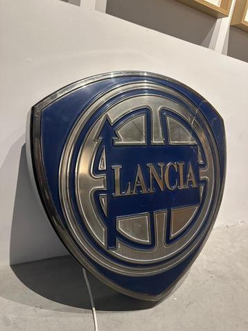 Lancia Original Logo Sign beschikbaar voor biedingen