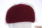 Vintage dameshoed Cocktail hoed bordeaux rood met kant 55 =S, Kleding | Dames, Hoeden en Petten, Ophalen of Verzenden, Gedragen