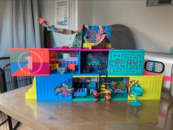 L.O.L. Surprise Clubhouse incl twee poppetjes beschikbaar voor biedingen