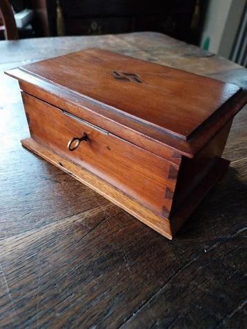 Echt mooie houten oude sieraden kistje. beschikbaar voor biedingen